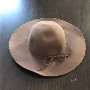 Wool wide brimmed hat
